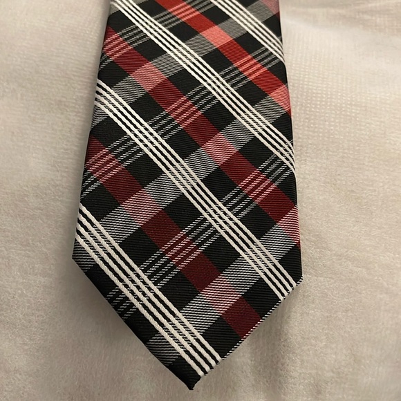 NWT JF J. Ferrar Repp Stripped Plaid Tie Black,‎ Red, White, Silver, with clip - Picture 4 of 9